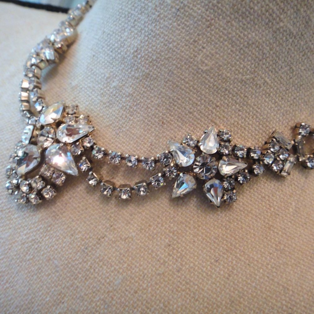 Rhinestone Vintage - Picture 9 of 15